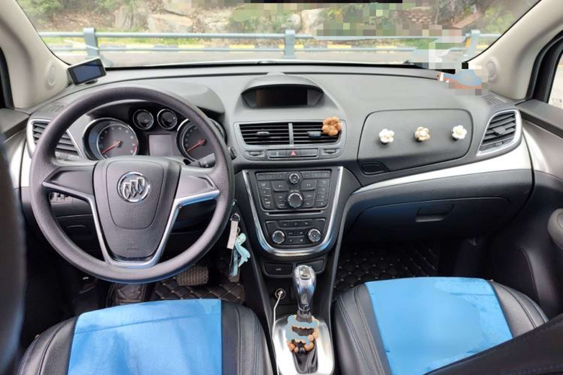 Used Buick Encore 2015 1.4T Automatic Two-Wheel Drive Urban Elite Version Center Console