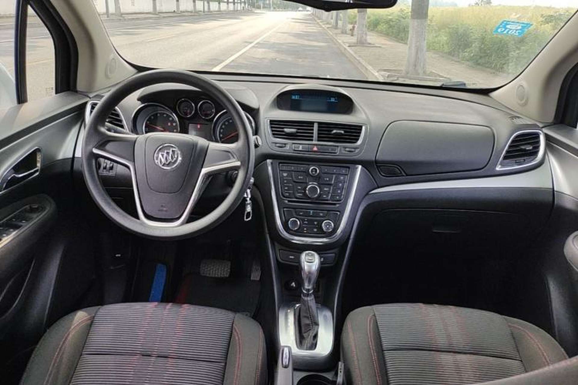 Used Buick Encore 2015 1.4T Automatic Two-Wheel Drive Urban Elite Version Center Console