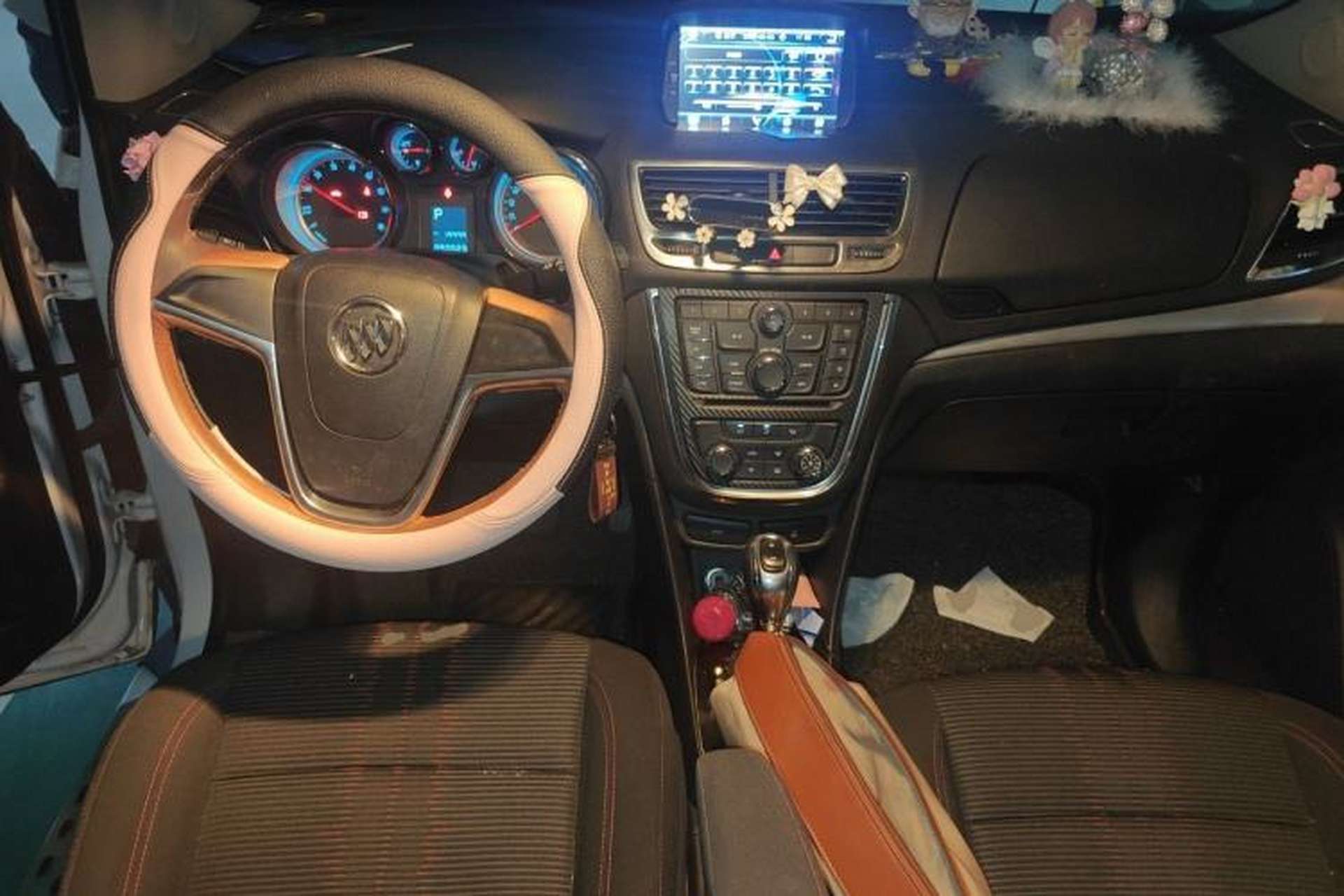 Used Buick Encore 2015 1.4T Automatic Two-Wheel Drive Urban Elite Version Center Console