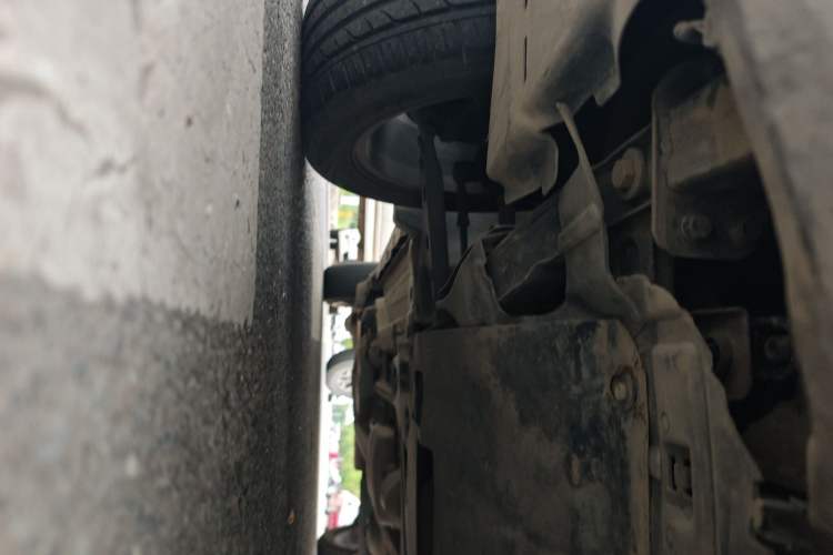 Used Buick Encore 2015 1.4T Automatic Two-Wheel Drive Urban Elite Version Chassis Front Right