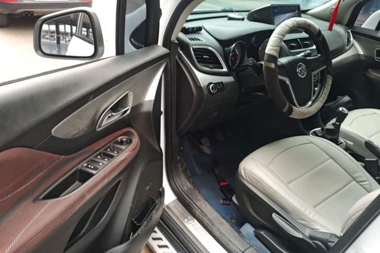 Used Buick Encore 2015 1.4T Manual Two-Wheel Drive Urban Advanced Model Driver Seat