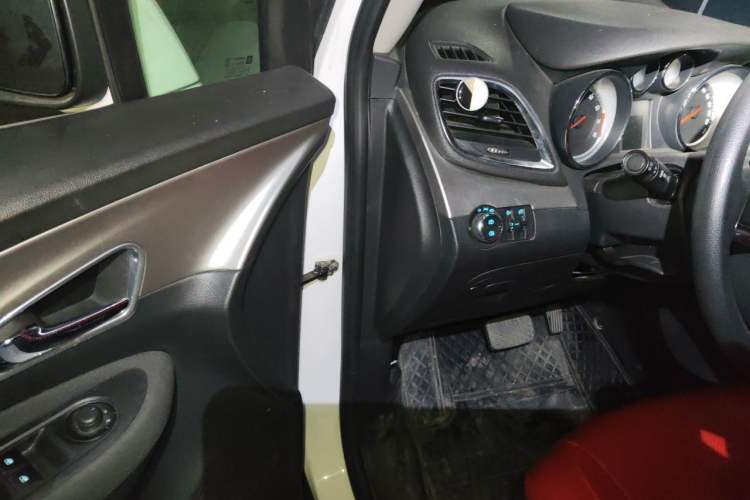 Used Buick Encore 2015 1.4T Automatic Two-Wheel Drive Urban Elite Version Driver Seat