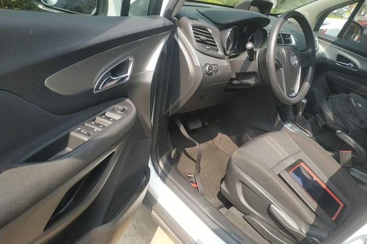 Used Buick Encore 2015 1.4T Automatic Two-Wheel Drive Urban Elite Version Driver Seat