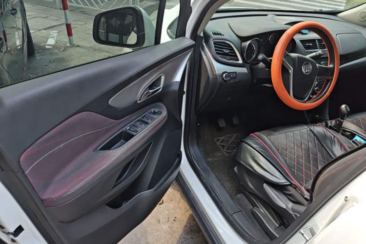 Used Buick Encore 2015 1.4T Manual Two-Wheel Drive Urban Advanced Model Driver Seat