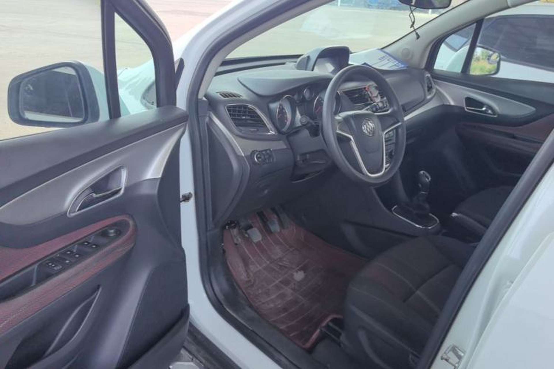 Used Buick Encore 2015 1.4T Manual Two-Wheel Drive Urban Advanced Model Driver Seat