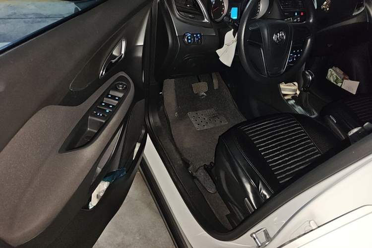 Used Buick Encore 2015 1.4T Automatic Two-Wheel Drive Urban Elite Version Driver Seat