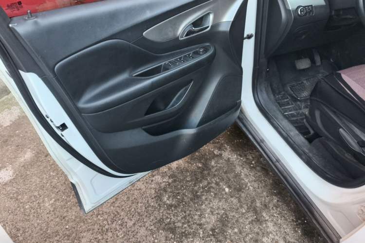 Used Buick Encore 2015 1.4T Automatic Two-Wheel Drive Urban Elite Version Driver Seat