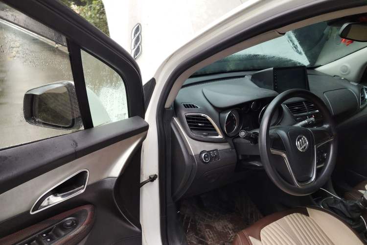 Used Buick Encore 2015 1.4T Manual Two-Wheel Drive Urban Advanced Model Driver Seat