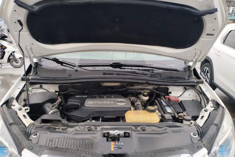 Used Buick Encore 2015 1.4T Automatic Two-Wheel Drive Urban Elite Version Engine Bay