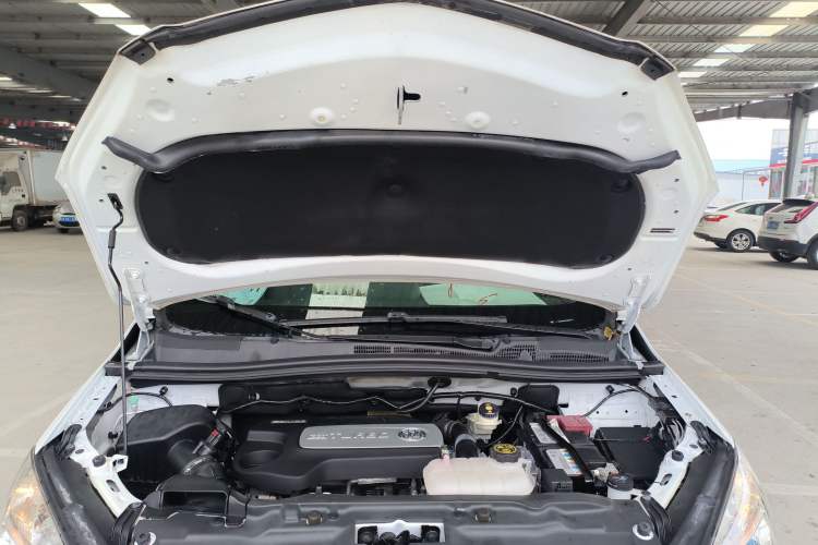 Used Buick Encore 2015 1.4T Automatic Two-Wheel Drive Urban Elite Version Engine Bay