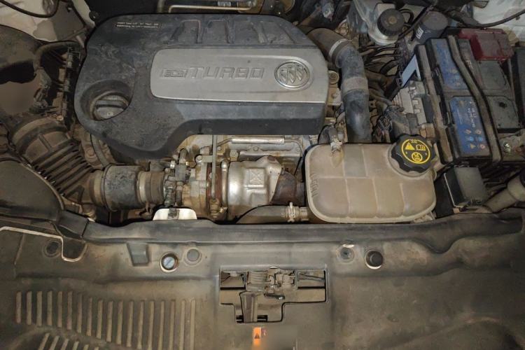 Used Buick Encore 2015 1.4T Automatic Two-Wheel Drive Urban Elite Version Engine Bay