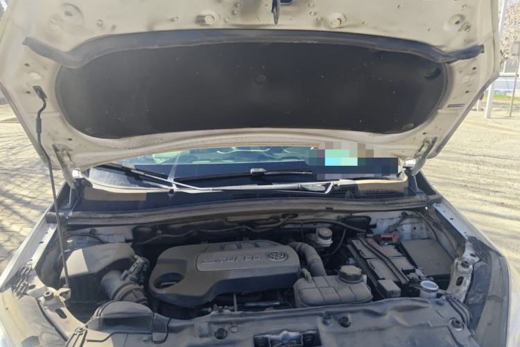 Used Buick Encore 2015 1.4T Automatic Two-Wheel Drive Urban Elite Version Engine Bay