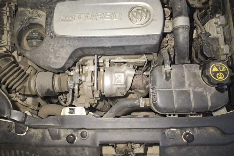 Used Buick Encore 2015 1.4T Automatic Two-Wheel Drive Urban Elite Version Engine Bay