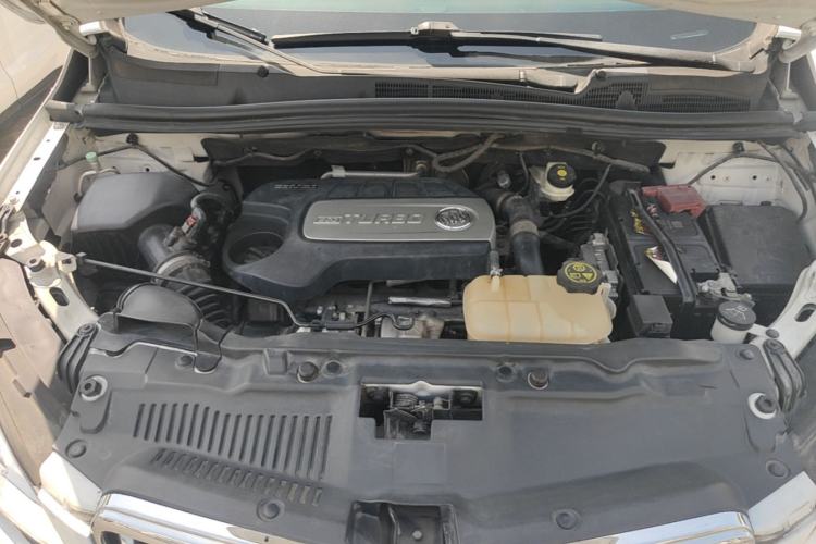 Used Buick Encore 2015 1.4T Automatic Two-Wheel Drive Urban Elite Version Engine Bay