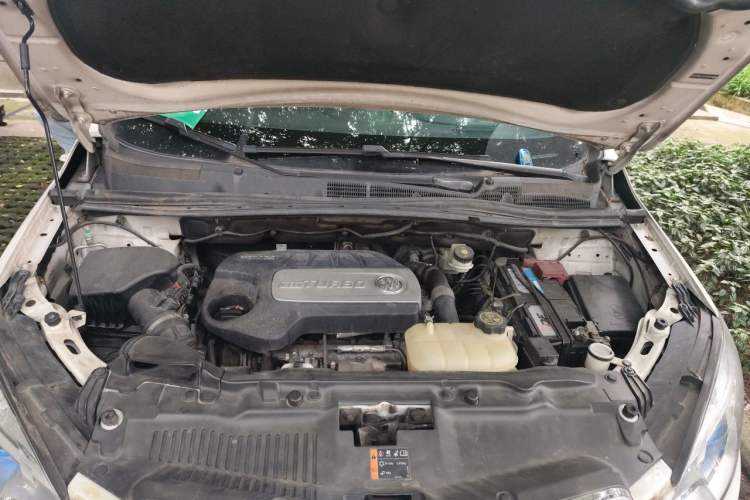 Used Buick Encore 2015 1.4T Automatic Two-Wheel Drive Urban Elite Version Engine Bay
