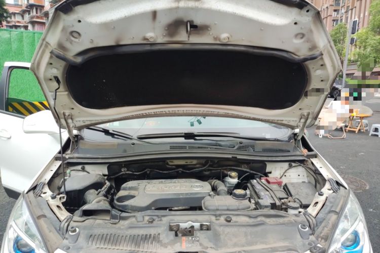 Used Buick Encore 2015 1.4T Automatic Two-Wheel Drive Urban Elite Version Engine Bay