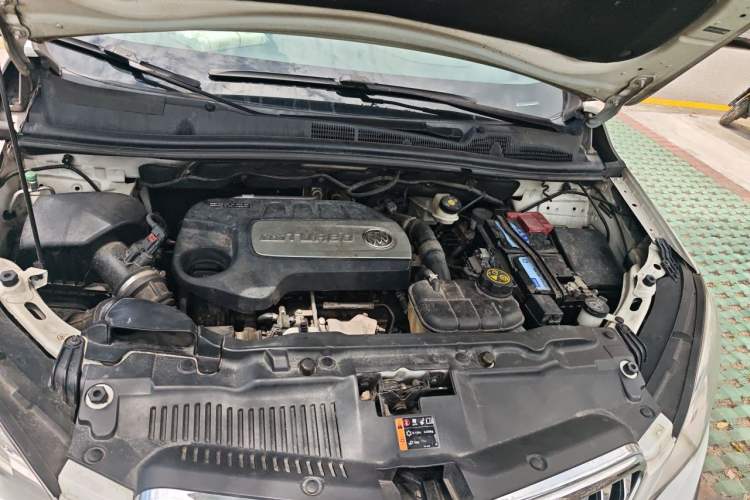 Used Buick Encore 2015 1.4T Automatic Two-Wheel Drive Urban Elite Version Engine Bay