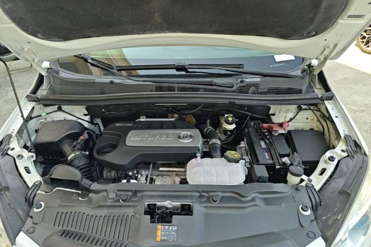 Used Buick Encore 2015 1.4T Automatic Two-Wheel Drive Urban Elite Version Engine Bay