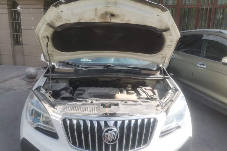 Used Buick Encore 2015 1.4T Automatic Two-Wheel Drive Urban Elite Version Engine Bay