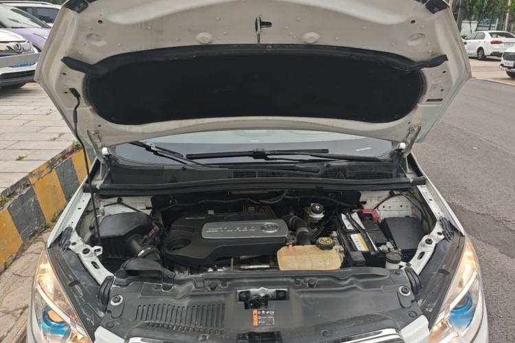 Used Buick Encore 2015 1.4T Automatic Two-Wheel Drive Urban Elite Version Engine Bay