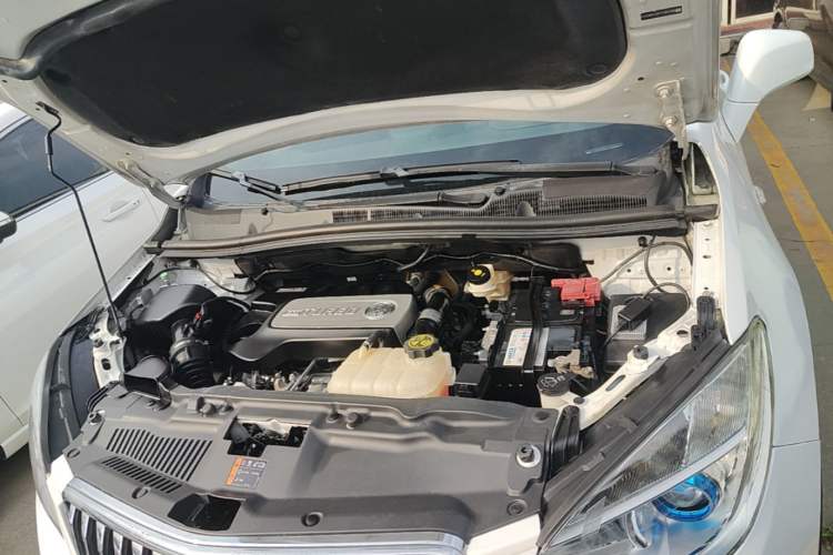 Used Buick Encore 2015 1.4T Automatic Two-Wheel Drive Urban Elite Version Engine Bay
