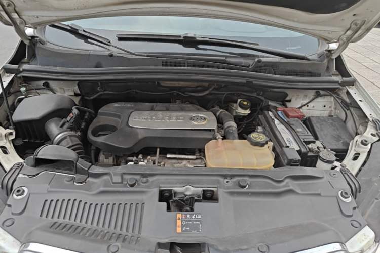 Used Buick Encore 2015 1.4T Automatic Two-Wheel Drive Urban Elite Version Engine Bay