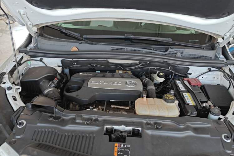 Used Buick Encore 2015 1.4T Automatic Two-Wheel Drive Urban Elite Version Engine Bay