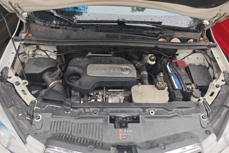 Used Buick Encore 2015 1.4T Automatic Two-Wheel Drive Urban Elite Version Engine Bay