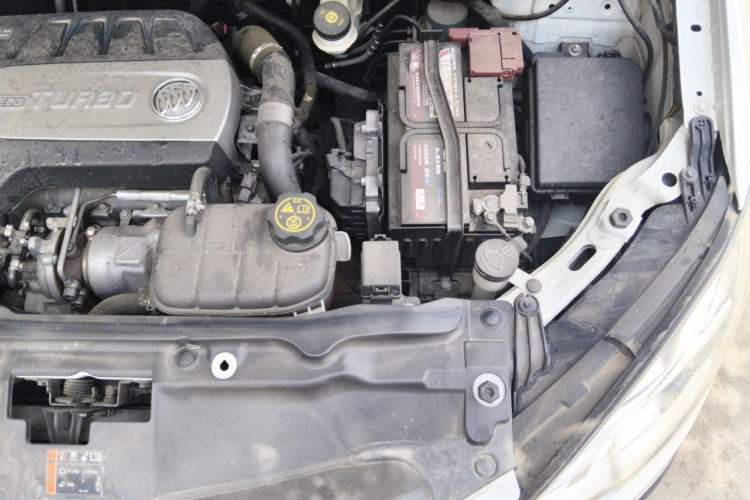Used Buick Encore 2015 1.4T Automatic Two-Wheel Drive Urban Elite Version Engine Bay Left