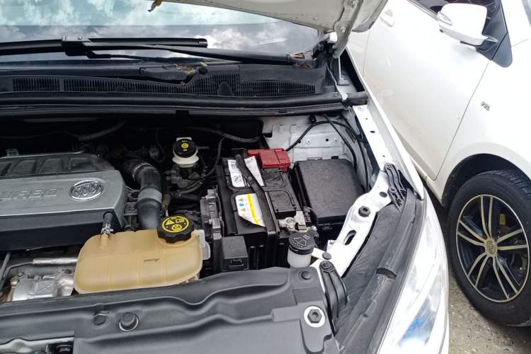 Used Buick Encore 2015 1.4T Automatic Two-Wheel Drive Urban Elite Version Engine Bay Left
