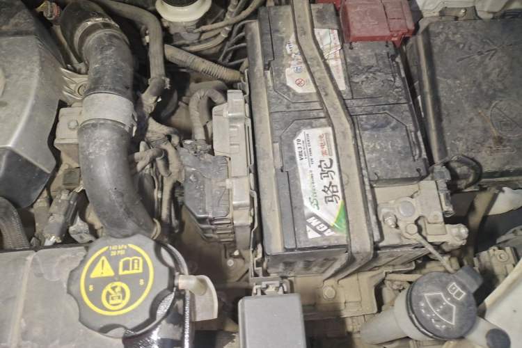 Used Buick Encore 2015 1.4T Automatic Two-Wheel Drive Urban Elite Version Engine Bay Left