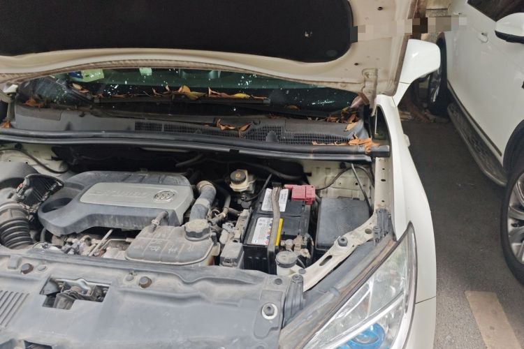 Used Buick Encore 2015 1.4T Automatic Two-Wheel Drive Urban Elite Version Engine Bay Left