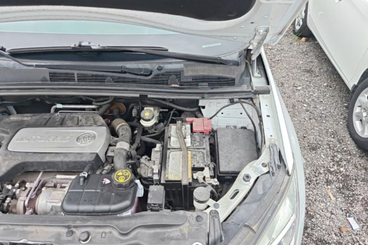 Used Buick Encore 2015 1.4T Automatic Two-Wheel Drive Urban Elite Version Engine Bay Left