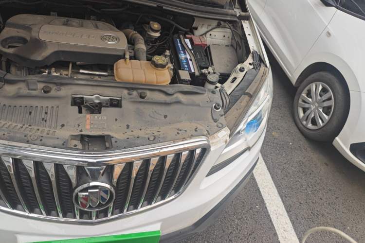 Used Buick Encore 2015 1.4T Automatic Two-Wheel Drive Urban Elite Version Engine Bay Left