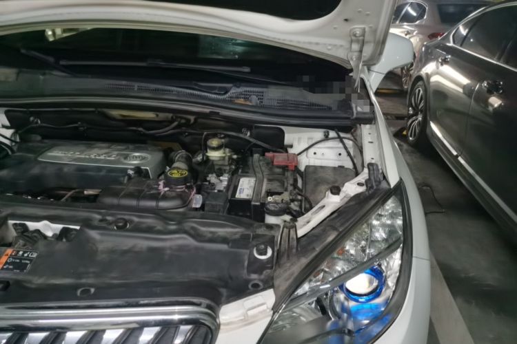 Used Buick Encore 2015 1.4T Manual Two-Wheel Drive Urban Advanced Model Engine Bay Left