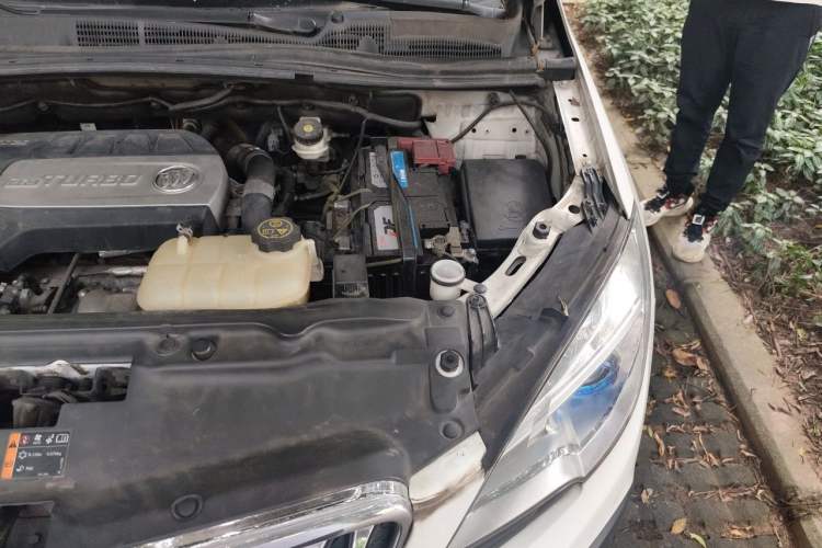 Used Buick Encore 2015 1.4T Automatic Two-Wheel Drive Urban Elite Version Engine Bay Left