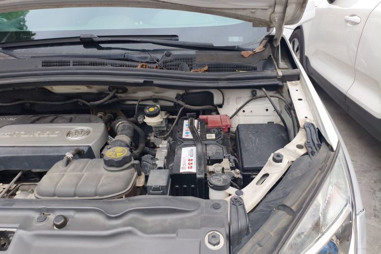 Used Buick Encore 2015 1.4T Automatic Two-Wheel Drive Urban Elite Version Engine Bay Left