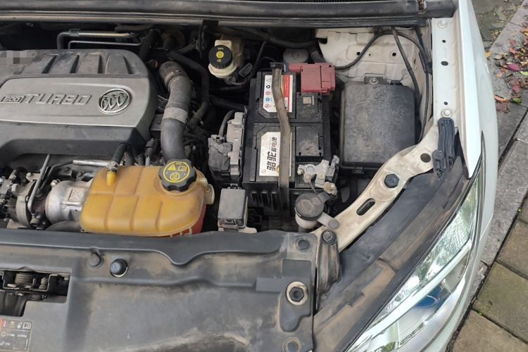 Used Buick Encore 2015 1.4T Automatic Two-Wheel Drive Urban Elite Version Engine Bay Left