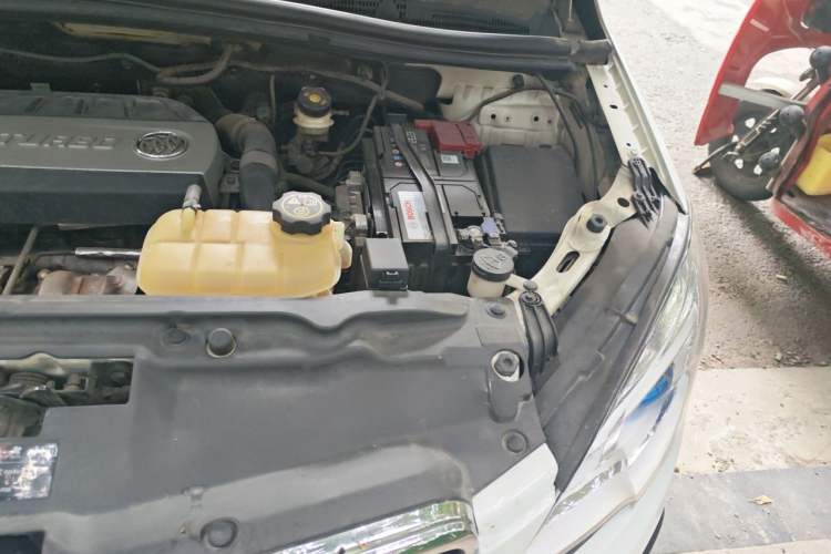 Used Buick Encore 2015 1.4T Automatic Two-Wheel Drive Urban Leading Model Engine Bay Left