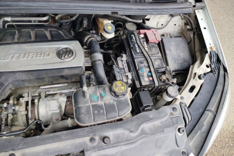 Used Buick Encore 2015 1.4T Automatic Two-Wheel Drive Urban Elite Version Engine Bay Left