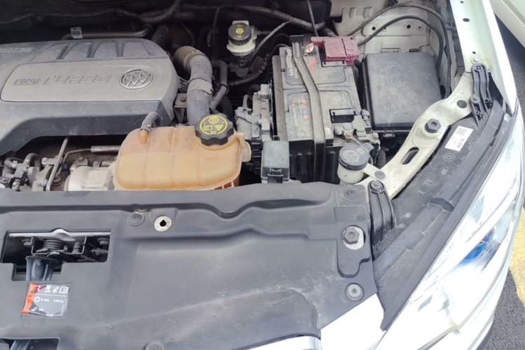 Used Buick Encore 2015 1.4T Automatic Two-Wheel Drive Urban Elite Version Engine Bay Left