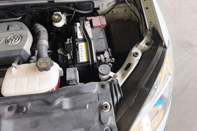 Used Buick Encore 2015 1.4T Automatic Two-Wheel Drive Urban Leading Model Engine Bay Left
