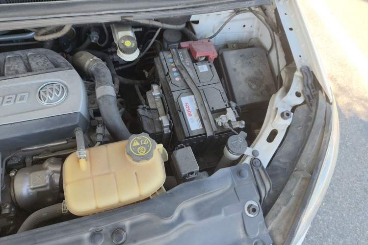 Used Buick Encore 2015 1.4T Automatic Two-Wheel Drive Urban Leading Model Engine Bay Left