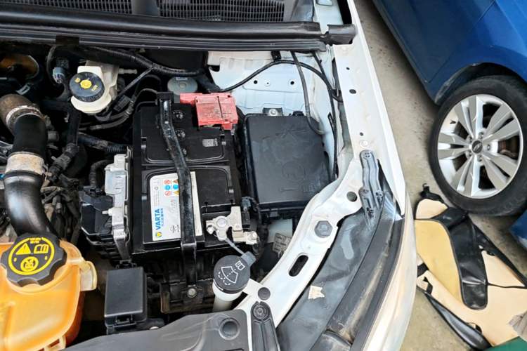 Used Buick Encore 2015 1.4T Automatic Two-Wheel Drive Urban Elite Version Engine Bay Left