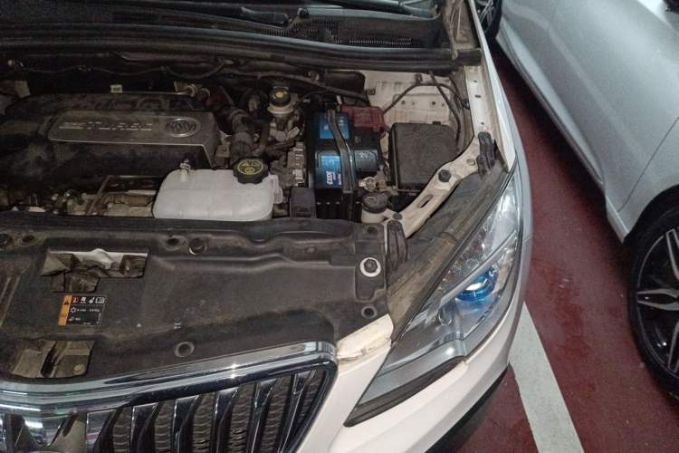 Used Buick Encore 2015 1.4T Automatic Two-Wheel Drive Urban Elite Version Engine Bay Left