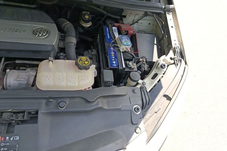 Used Buick Encore 2015 1.4T Automatic Two-Wheel Drive Urban Elite Version Engine Bay Left