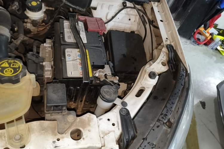 Used Buick Encore 2015 1.4T Automatic Two-Wheel Drive Urban Leading Model Engine Bay Left