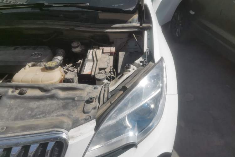 Used Buick Encore 2015 1.4T Automatic Two-Wheel Drive Urban Elite Version Engine Bay Left