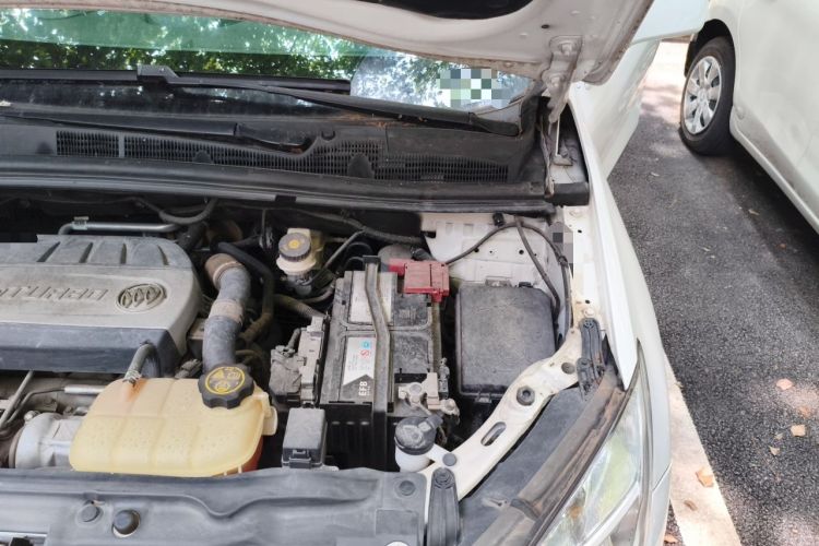 Used Buick Encore 2015 1.4T Automatic Two-Wheel Drive Urban Elite Version Engine Bay Left