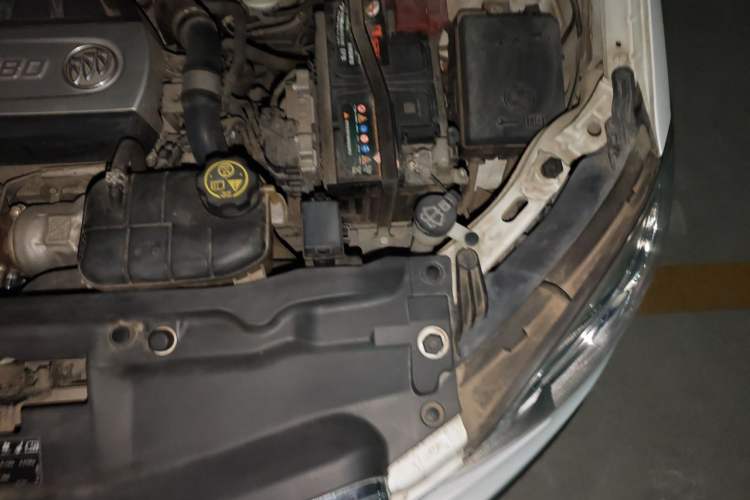Used Buick Encore 2015 1.4T Manual Two-Wheel Drive Urban Advanced Model Engine Bay Left